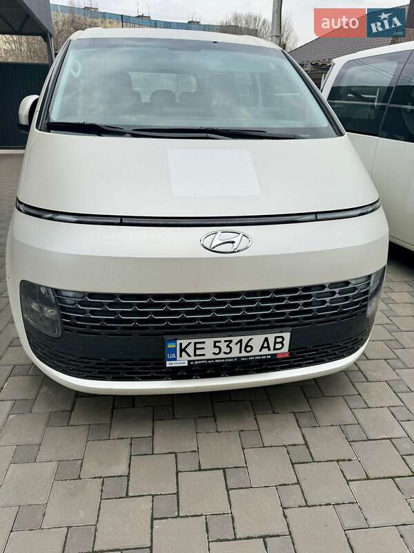 Hyundai Staria (2023)