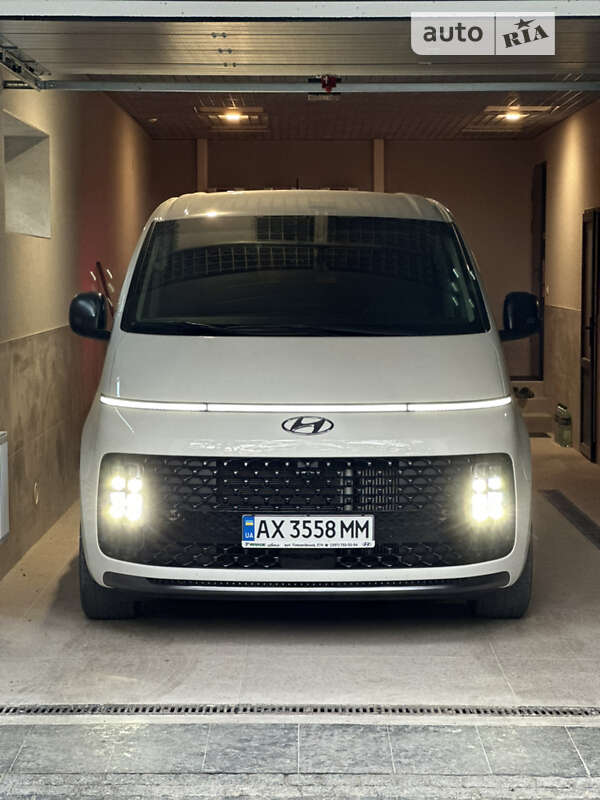 Hyundai Staria (2022)