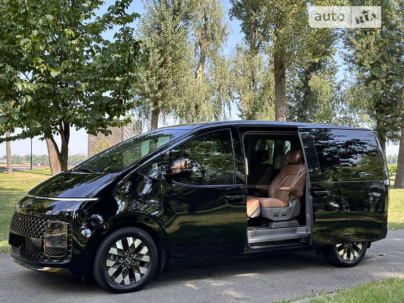 Hyundai Staria (2022)