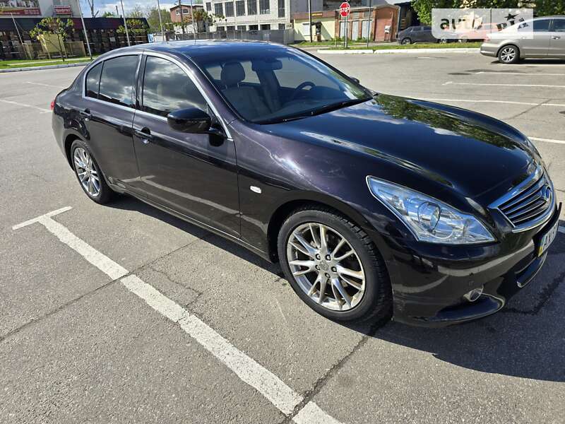 Infiniti G25 (2012)