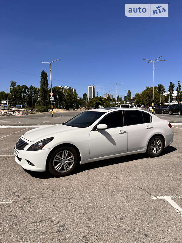 Infiniti G25 (2012)