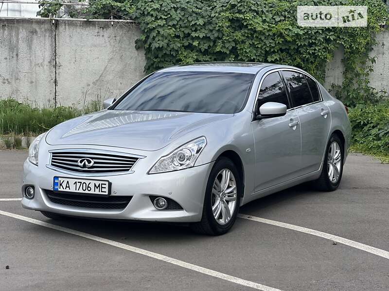 Infiniti G25 (2012)