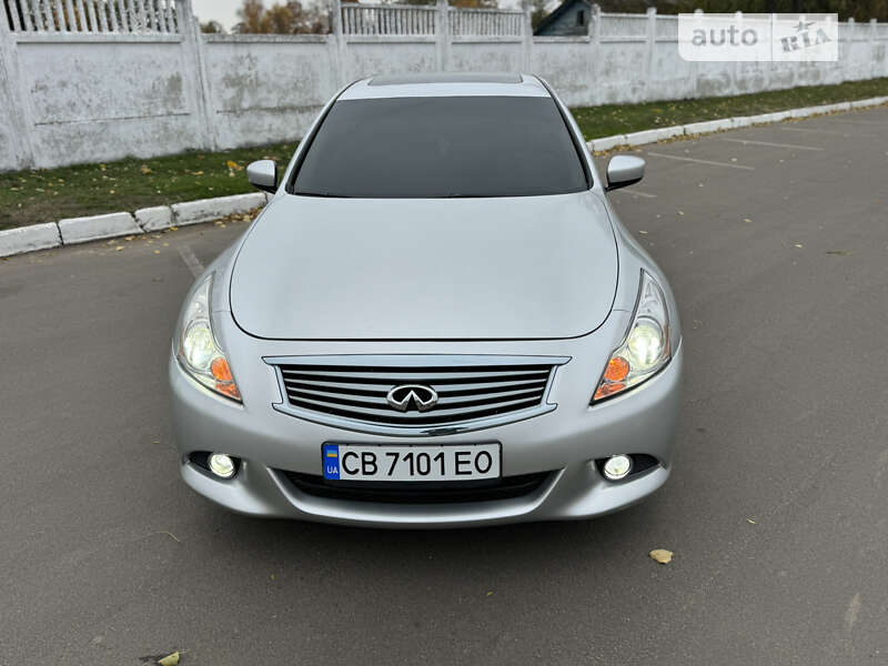 Infiniti G25 (2012)