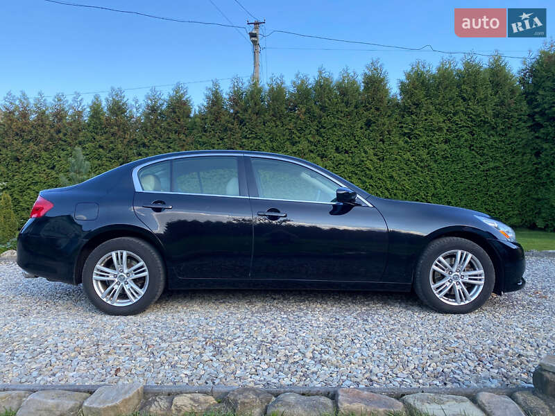 Infiniti G25 (2012)