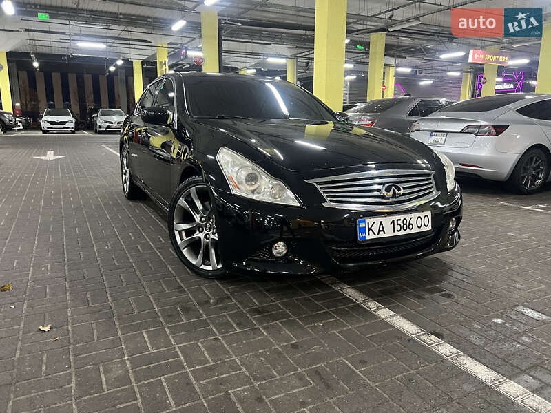 Infiniti G37 (2011)