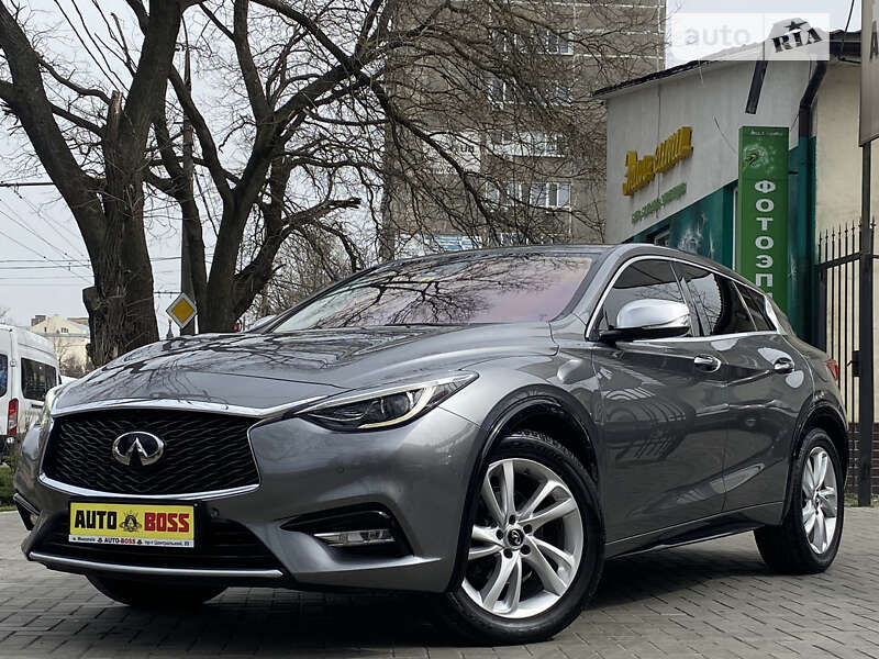 Infiniti Q30 (2016)