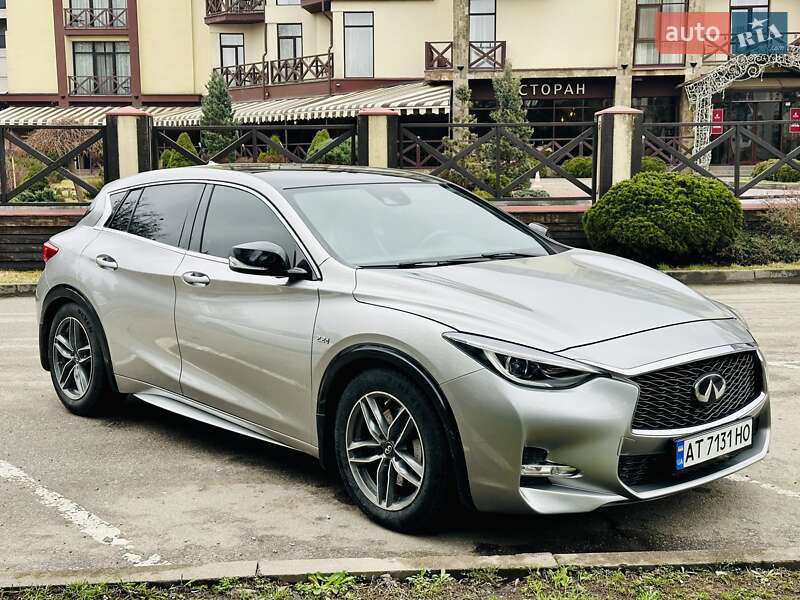 Infiniti Q30 (2016)