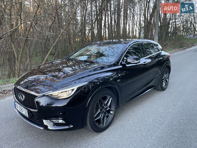 Infiniti Q30 (2016)