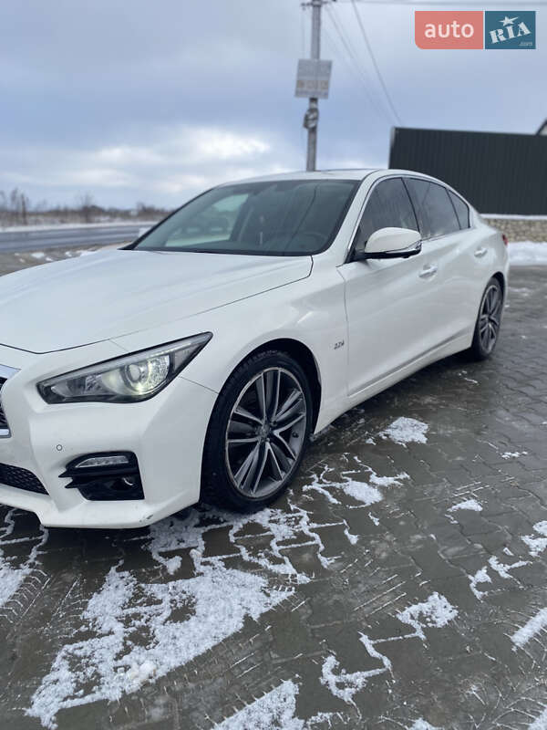 Infiniti Q50 (2013)