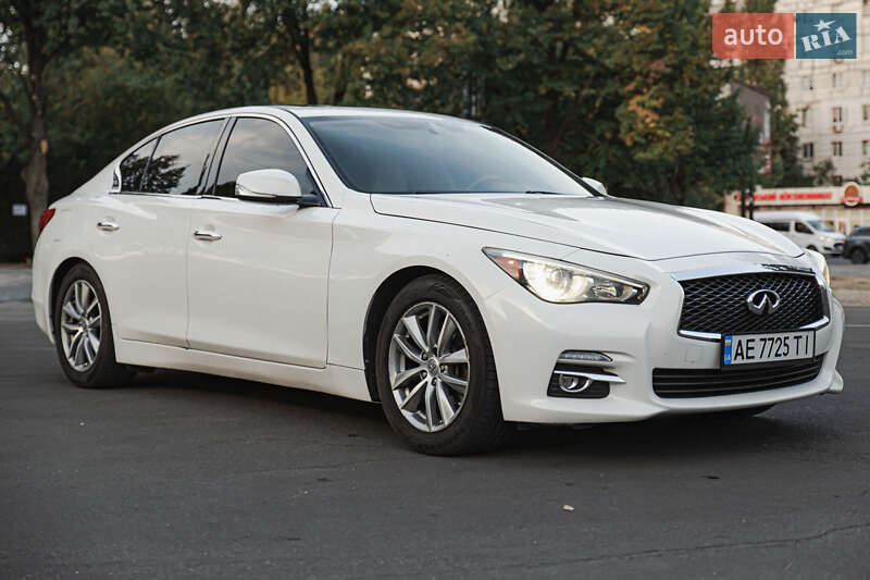 Infiniti Q50 (2015)