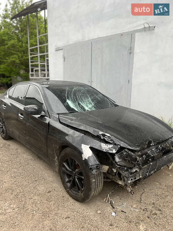 Infiniti Q50 (2013)