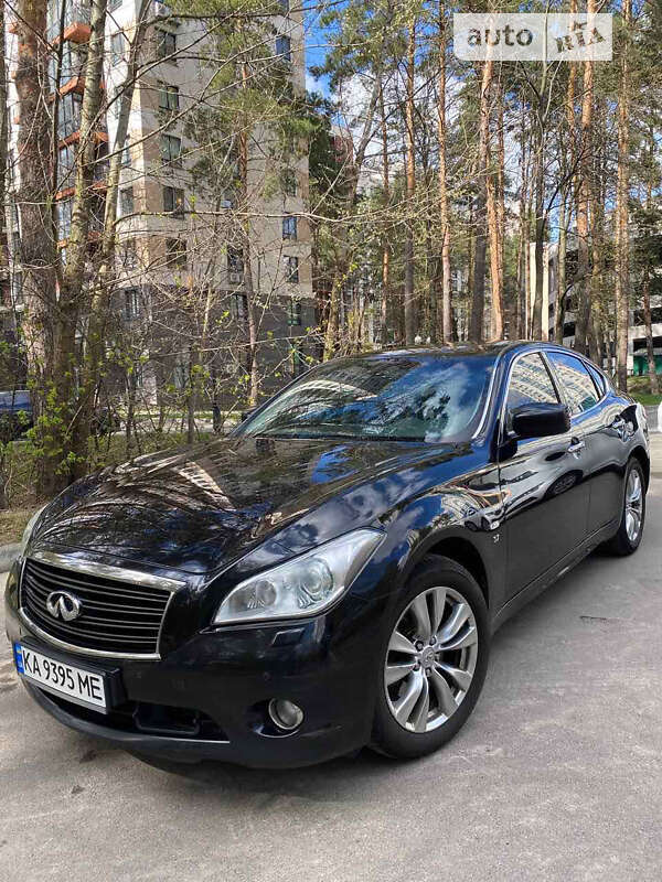 Infiniti Q70 (2013)