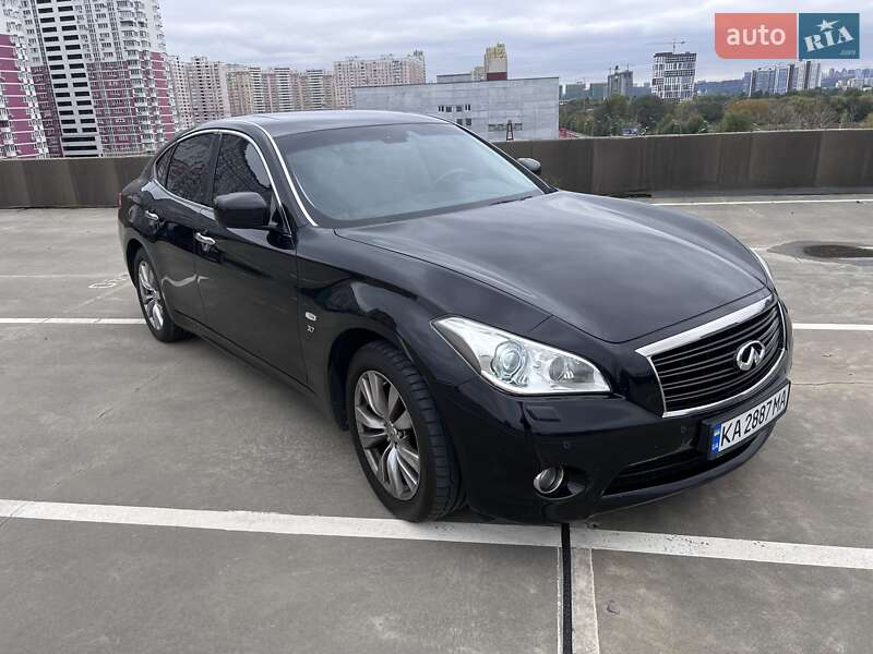 Infiniti Q70 (2013)