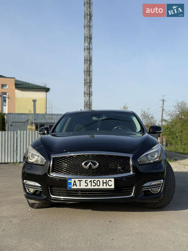 Infiniti Q70 (2016)