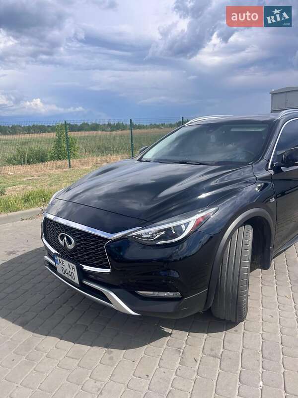 Infiniti Qx30 (2016)