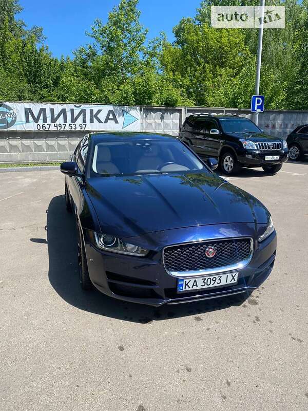 Jaguar Xe (2016)