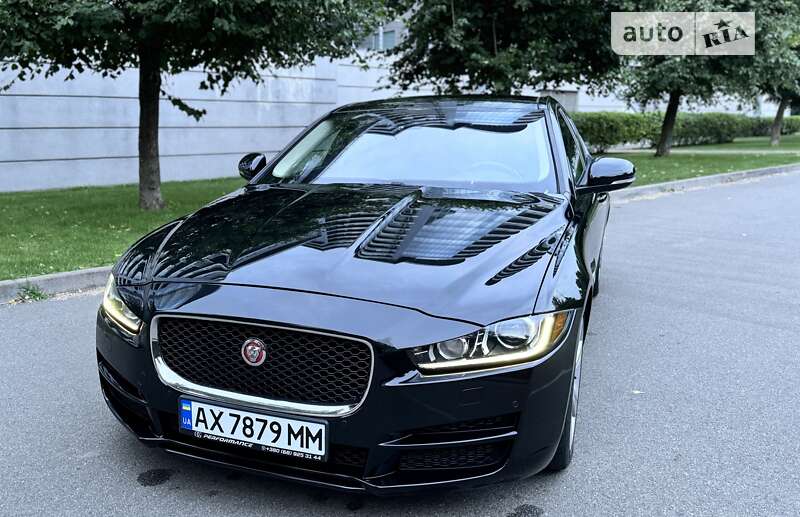 Jaguar Xe (2016)