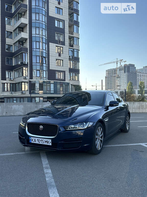 Jaguar Xe (2015)