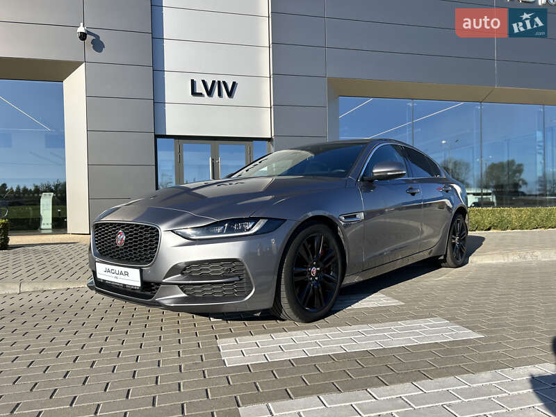 Jaguar Xe (2020)