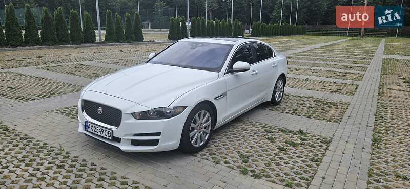 Jaguar Xe (2018)