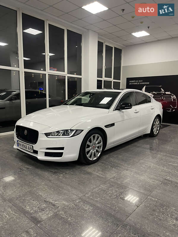 Jaguar Xe (2017)