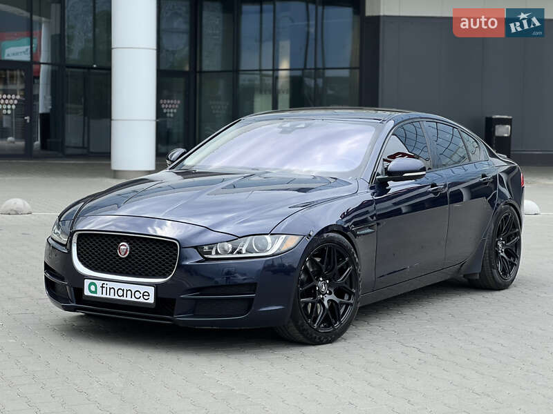 Jaguar Xe (2016)