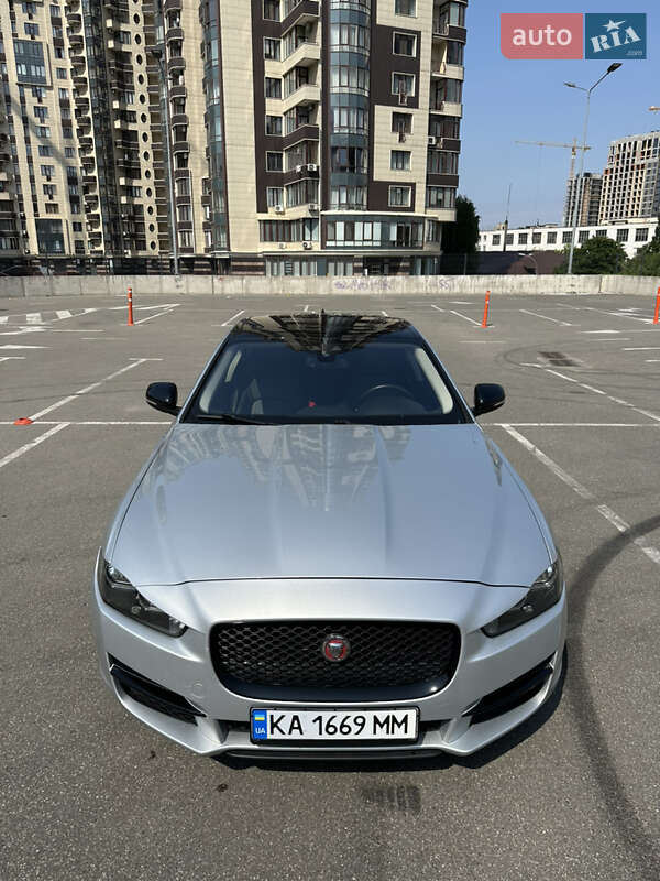 Jaguar Xe (2016)