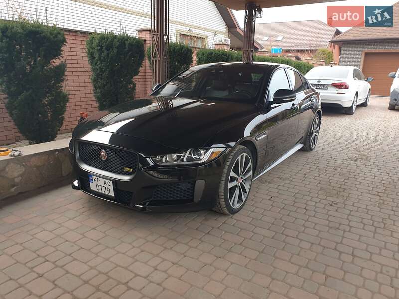 Jaguar Xe (2018)
