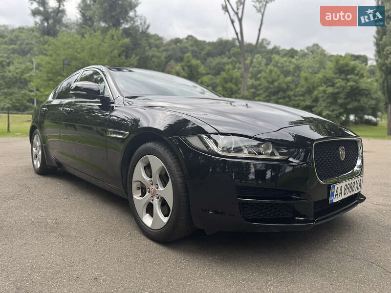 Jaguar Xe (2016)