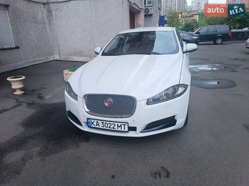 Jaguar Xf (2012)
