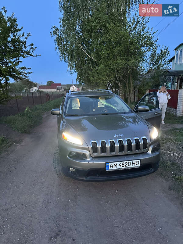 Jeep Cherokee (2016)