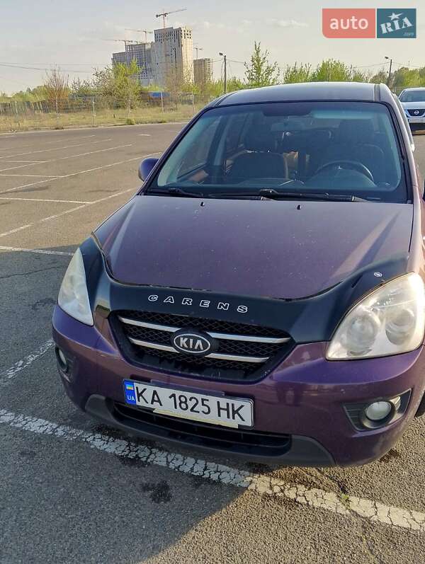 Kia Carens (2008)