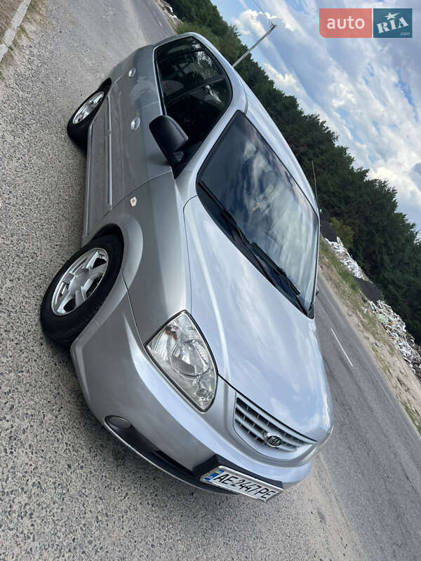 Kia Carens (2006)