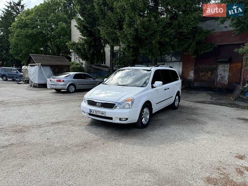 Kia Carnival (2010)