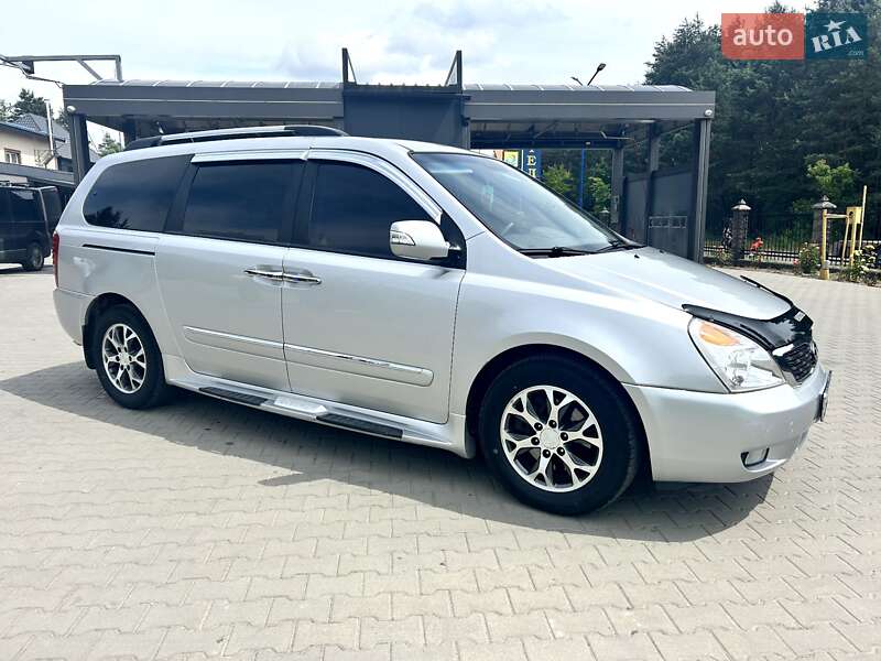 Kia Carnival (2014)