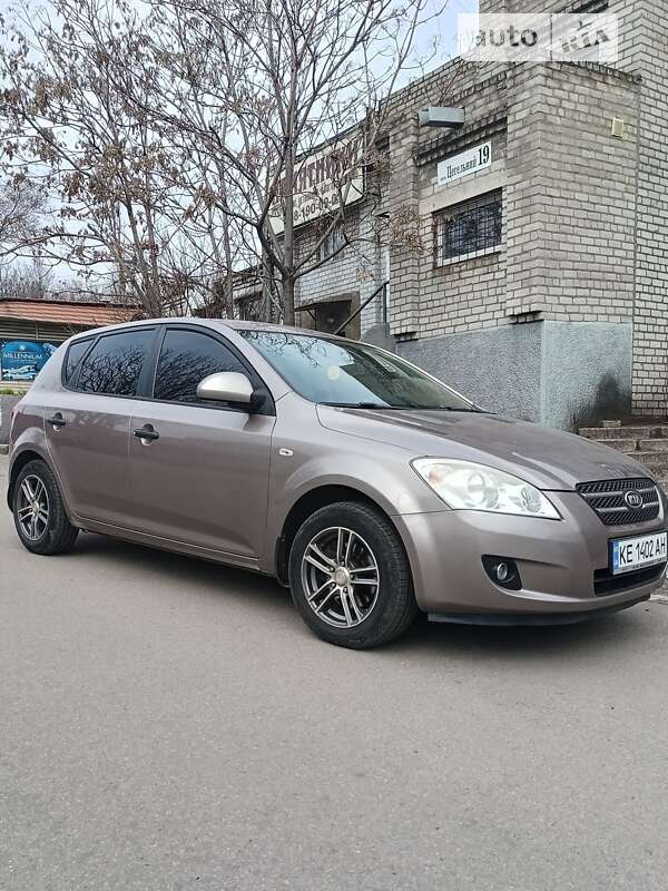 Kia Ceed (2007)