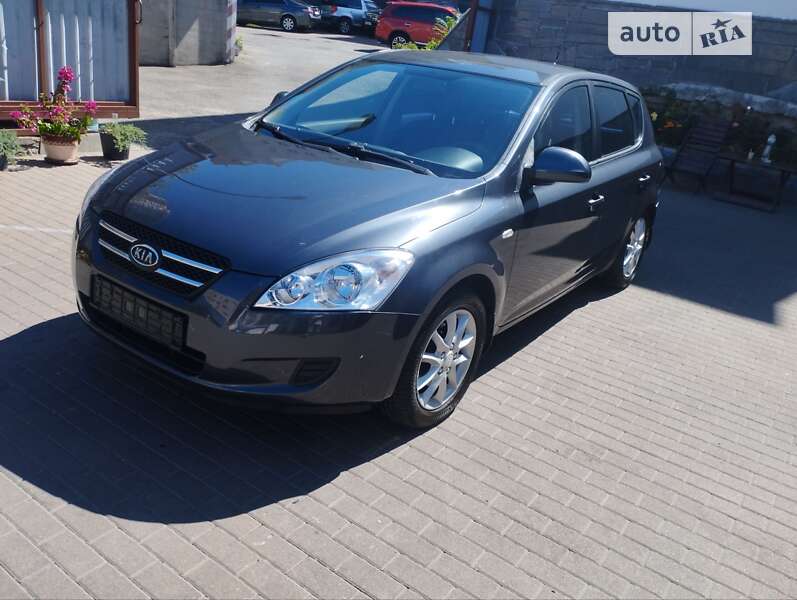 Kia Ceed (2007)