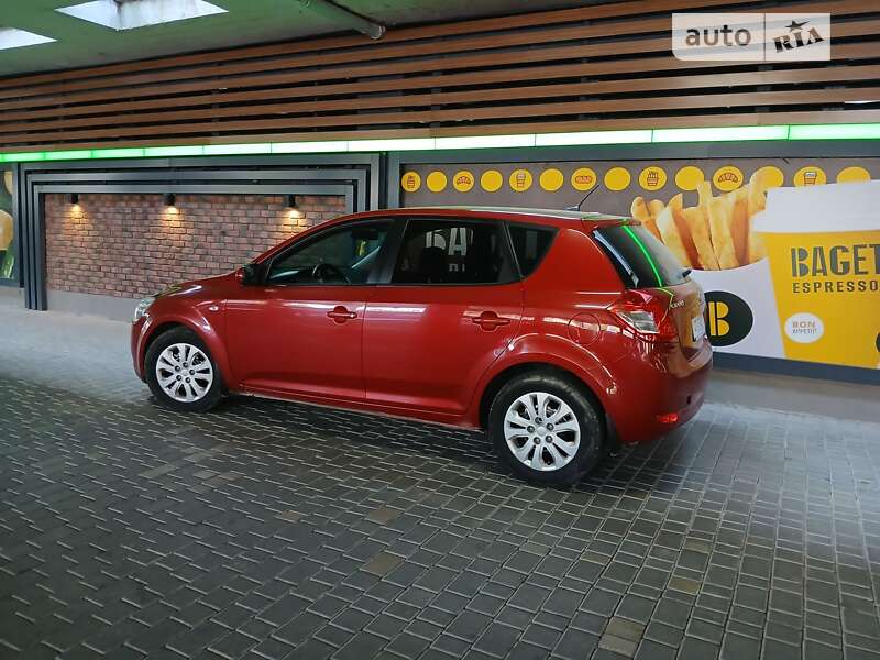 Kia Ceed (2010)