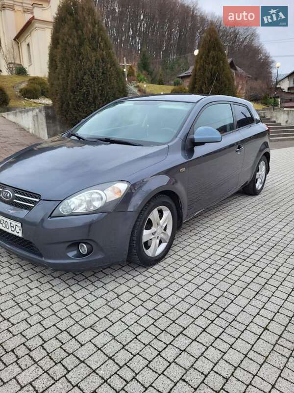 Kia Ceed (2008)