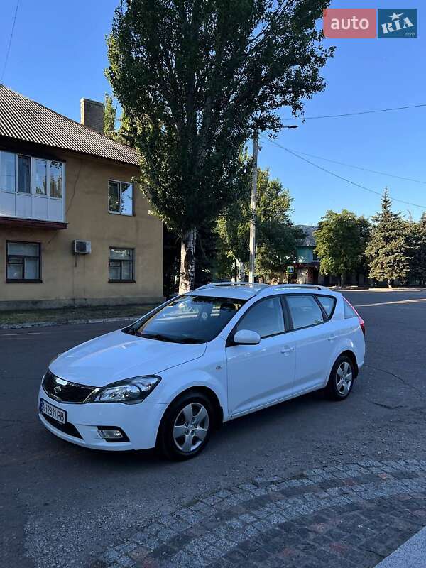 Kia Ceed (2010)