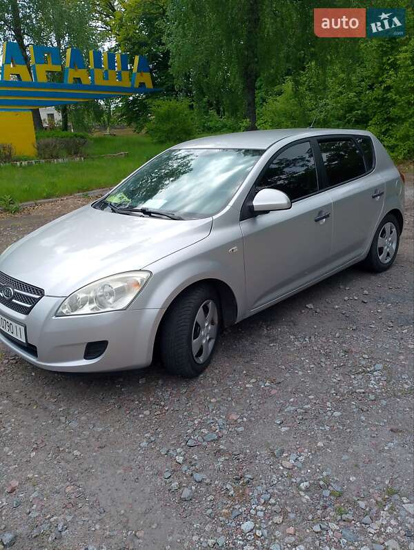 Kia Ceed (2007)