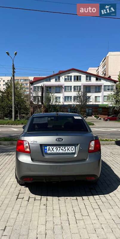 Kia Rio (2010)
