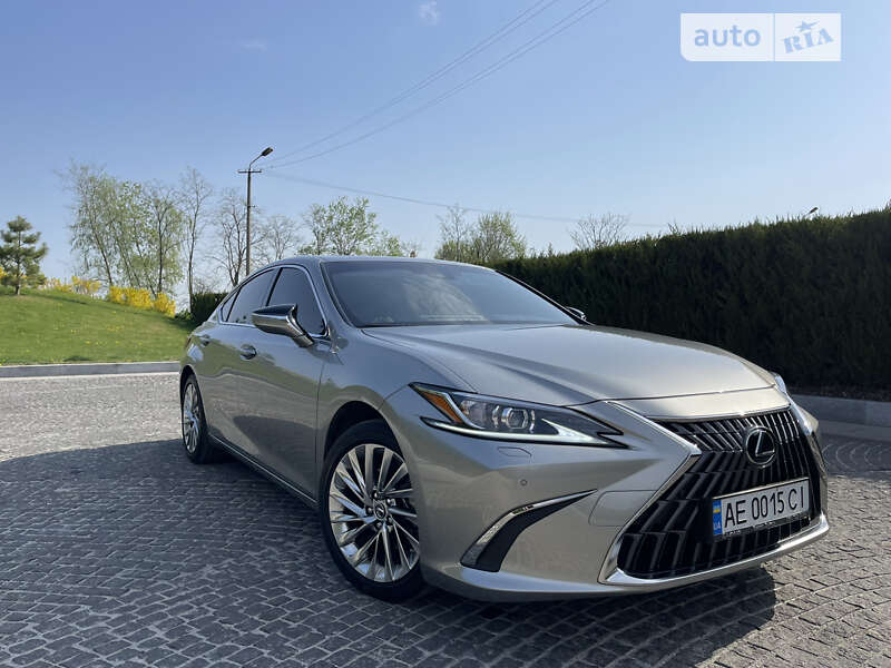 Lexus Es (2022)