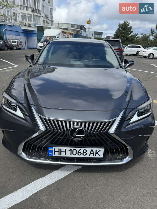 Lexus Es (2022)