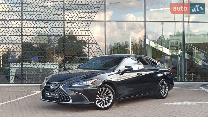 Lexus Es (2022)