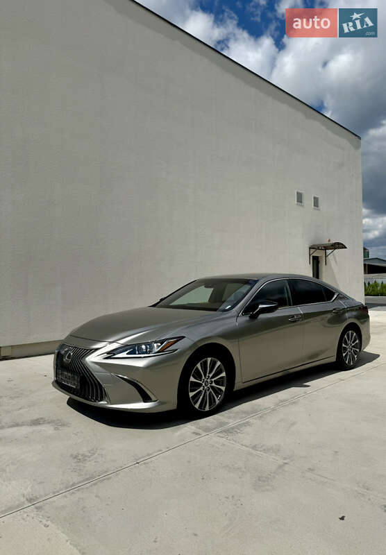 Lexus Es (2021)