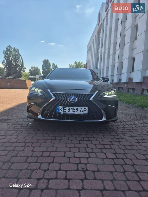 Lexus Es (2022)