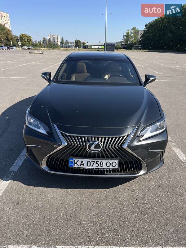 Lexus Es (2019)