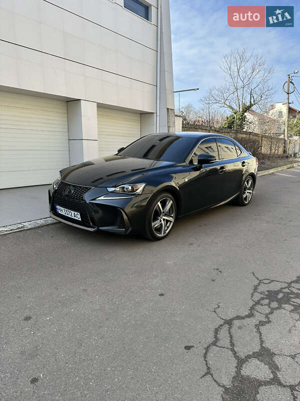 Lexus Is (2019)