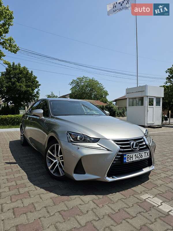 Lexus Is (2017)